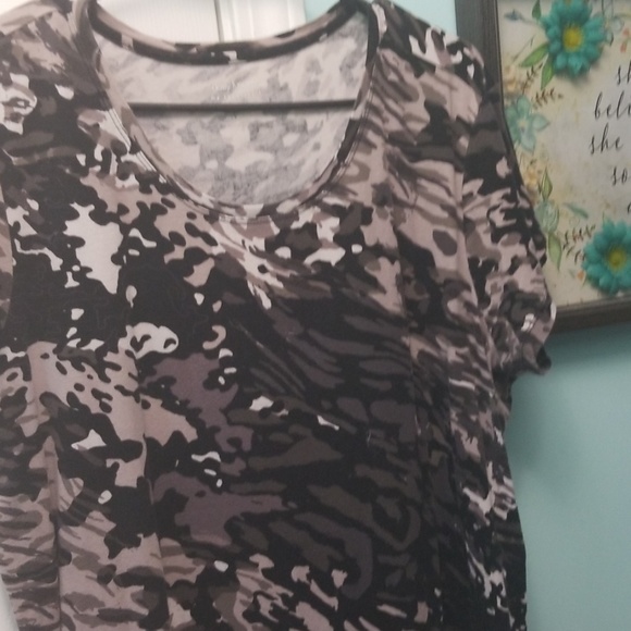 Gray t shirt - Picture 1 of 2